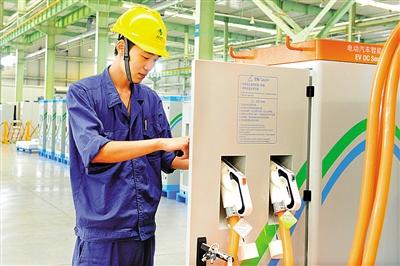 河南平高通用电气自主研发的直流充电桩系列产品,可通过手机
